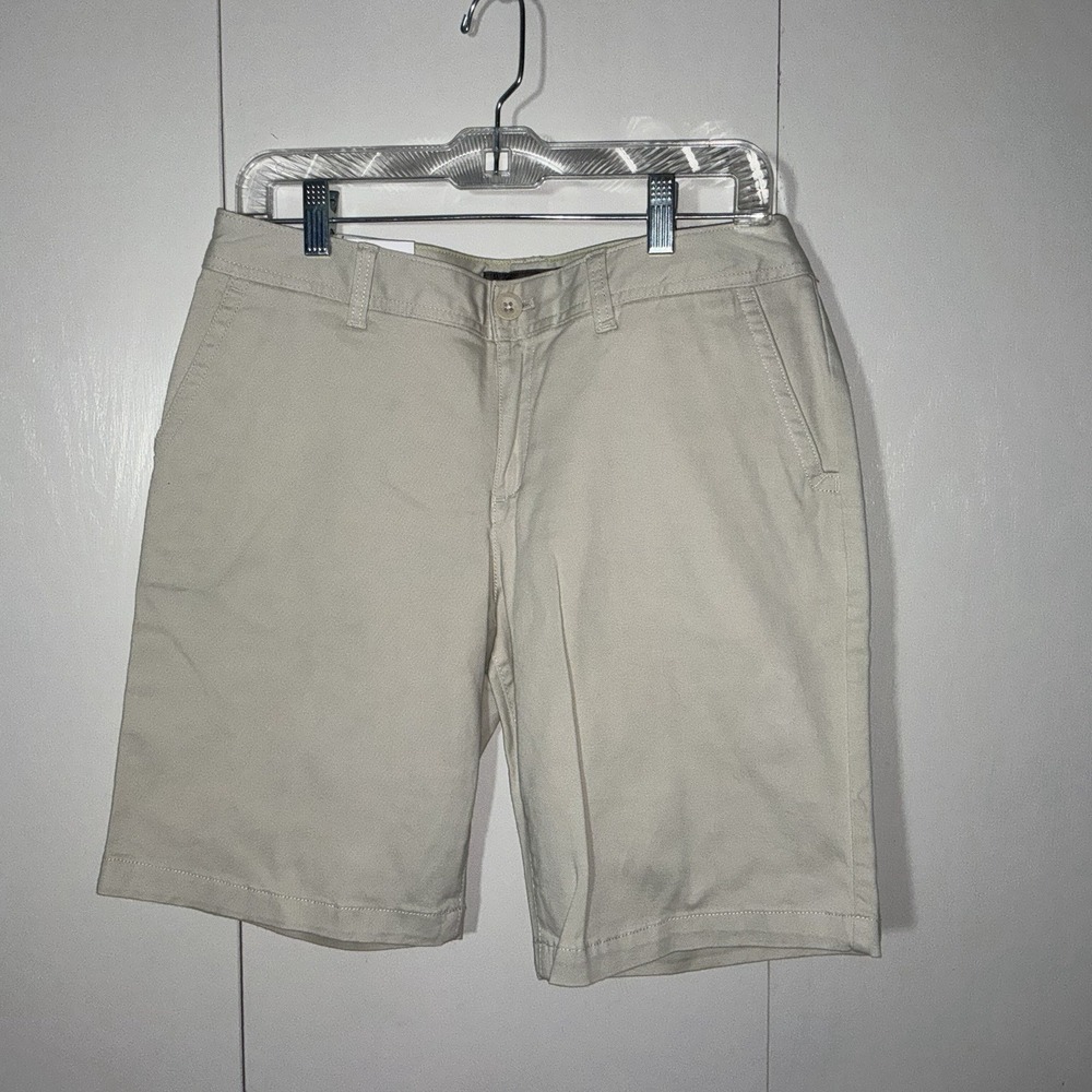 New With Tags Eddie Bauer Ladies 8 Slightly Curvy Fit Beige Shorts